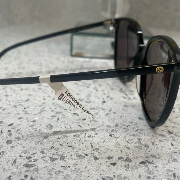 NWT Gucci black/Gold lining GG1076S